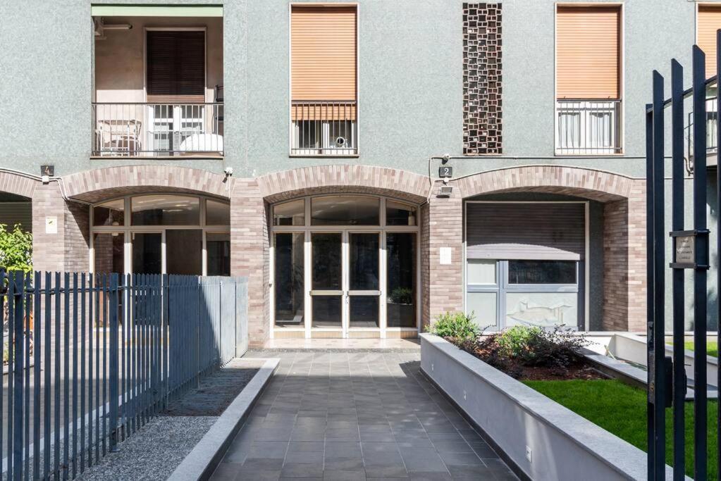 Elegante Bilocale San Calocero Apartment Милано Екстериор снимка