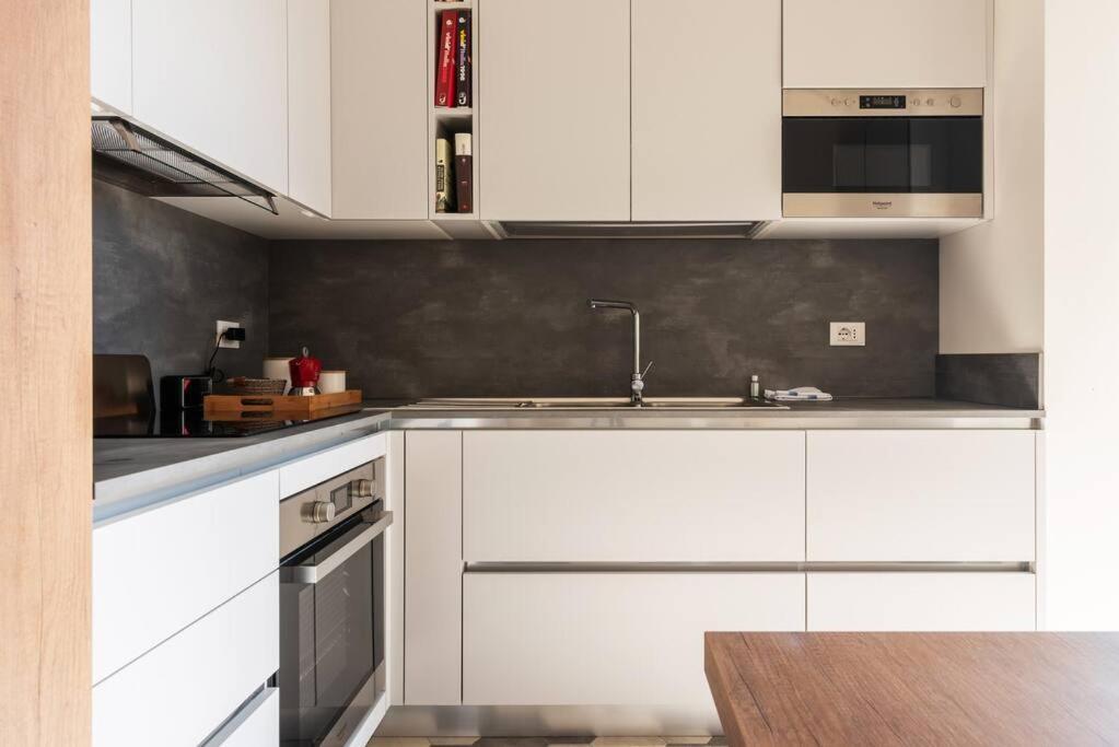 Elegante Bilocale San Calocero Apartment Милано Екстериор снимка