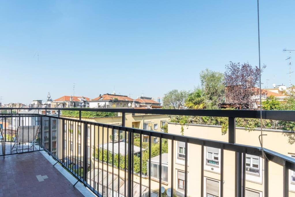 Elegante Bilocale San Calocero Apartment Милано Екстериор снимка